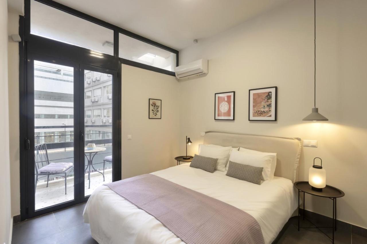 Ferienwohnung Α Rare Lux Artistic Renv Gem Opposite Emst Museum Athen Exterior foto